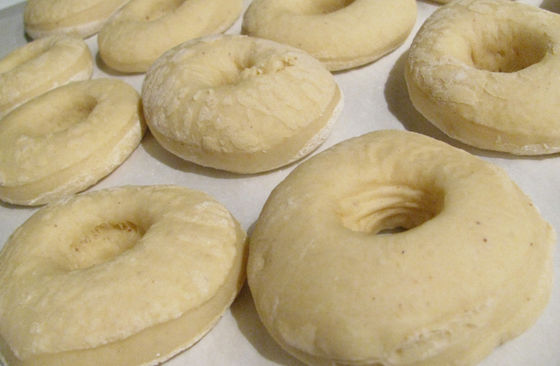 kupować 750 mm Przemysłowy ekspres do pączków, automatyczna maszyna Dounut Maker Krawiec klienta produkcja online
