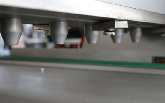 kupować 400 * 600mm Tace Cake Depositor Machine Elastyczna konstrukcja z wymiennymi dyszami produkcja online