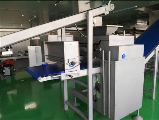 kupować 900 Mm Szerokość stołu Przemysłowa maszyna do produkcji rogalików do chleba Linia do laminowania Maksymalnie 144 warstwy do rogalika produkcja online