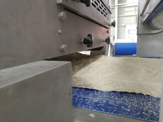 kupować Przepisy CE Maszyna do laminowania ciasta przemysłowego z dostosowywaną linią do makijażu online manufacture