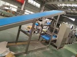 kupować Maszyna do laminowania ciasta 800 mm Dostosowany przemysłowy sprzęt do laminowania produkcja online