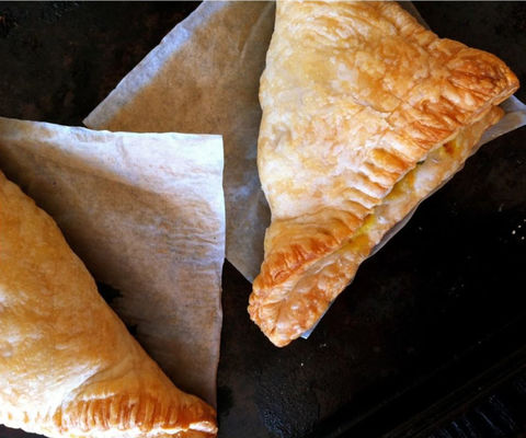 kupować Automatyczna linia produkcyjna ciastek z sterowaniem ekranem dotykowym PLC i roczną gwarancją na croissant i duński chleb online manufacture