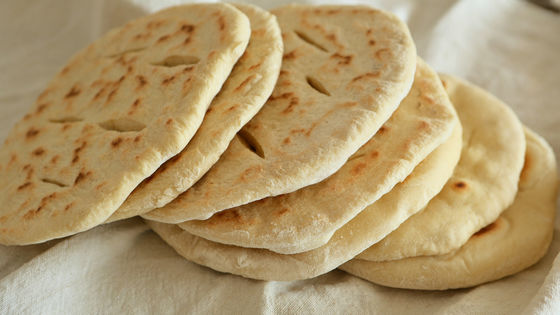 kupować Rozwiązanie pod klucz Automatyczna linia produkcyjna Pita ze spiralnym chłodzeniem i rozwiązaniem opakowania produkcja online